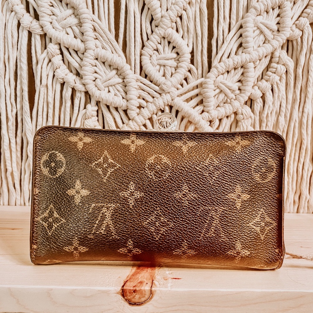 SOLD❤️Authentic Zipper Wallet